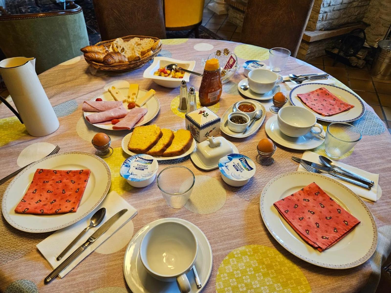 Domaine Bassy Hotel Saint-Gengoux-de-Scisse Ngoại thất bức ảnh